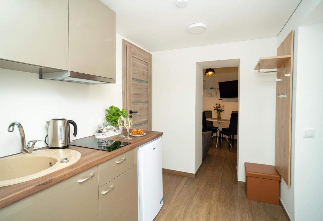 Downhill Apartment On The Groundfloor Kaunas Exterior foto